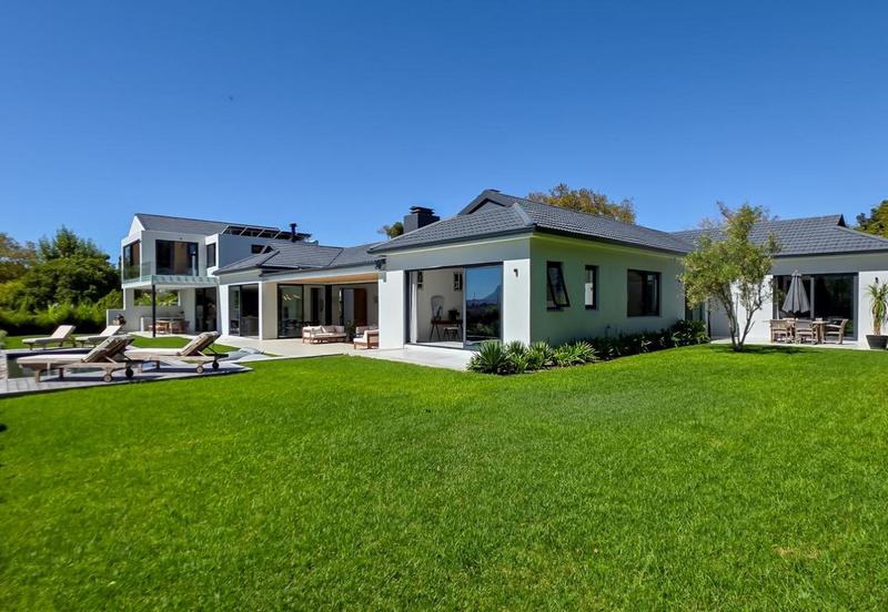 4 Bedroom Property for Sale in Zwaanswyk Western Cape